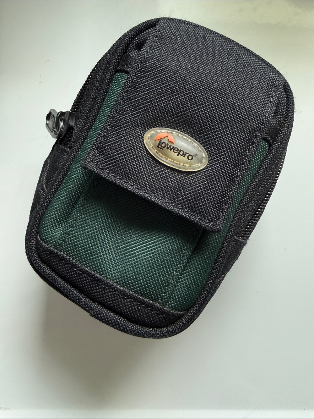 LOWEPRO Z10 Compact Camera Pouch Black and Deep Green